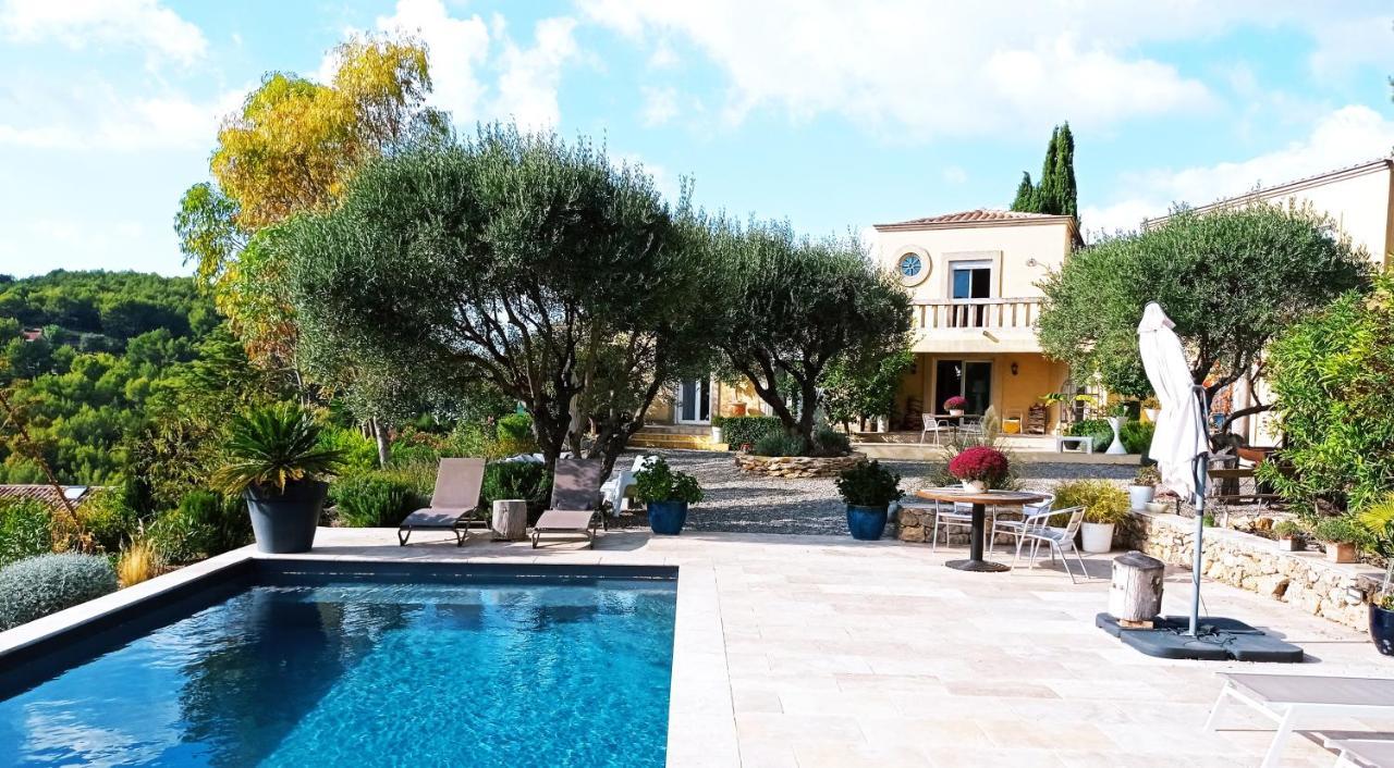 Castel'Lodge Le Beausset Esterno foto